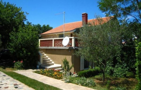 Lovely Apartment In Šilo With Private Parking